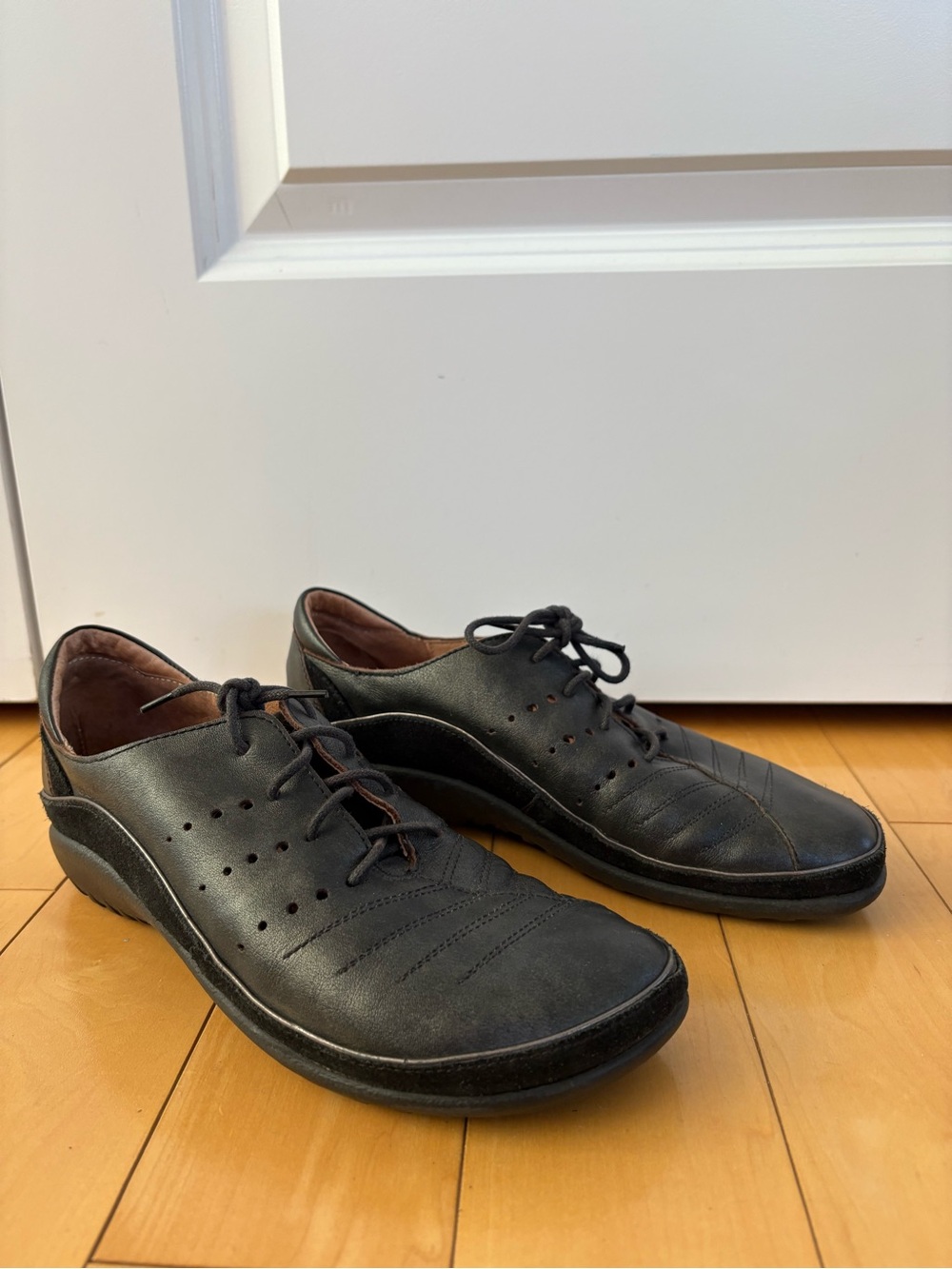 NAOT Women’s Black Leather Lace Up  Shoes Walking Casual Size 37